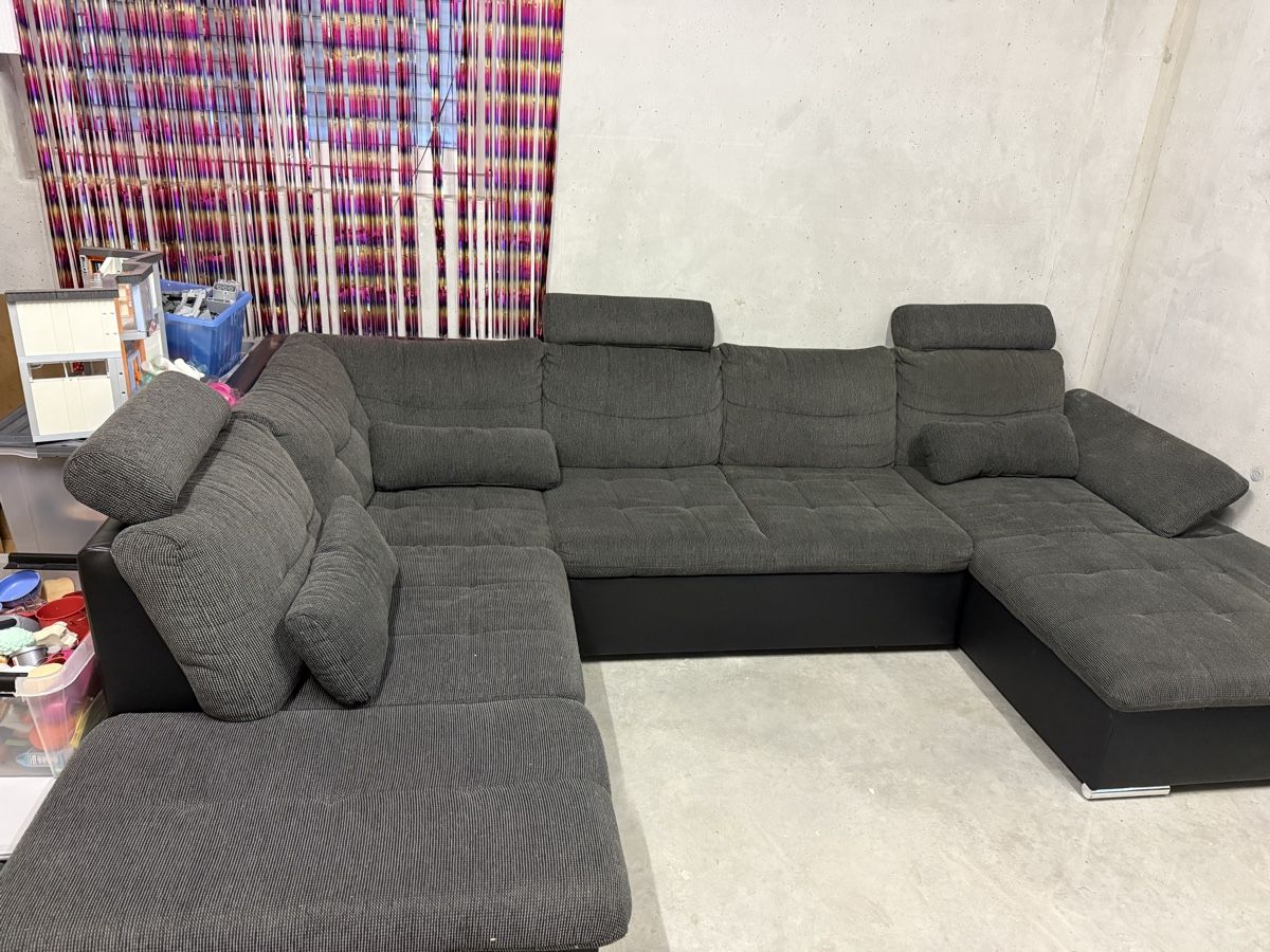 Sofas: Grosses Sofa mit Auszug – Gebraucht aus Zihlschlacht von Fruechteschmitte