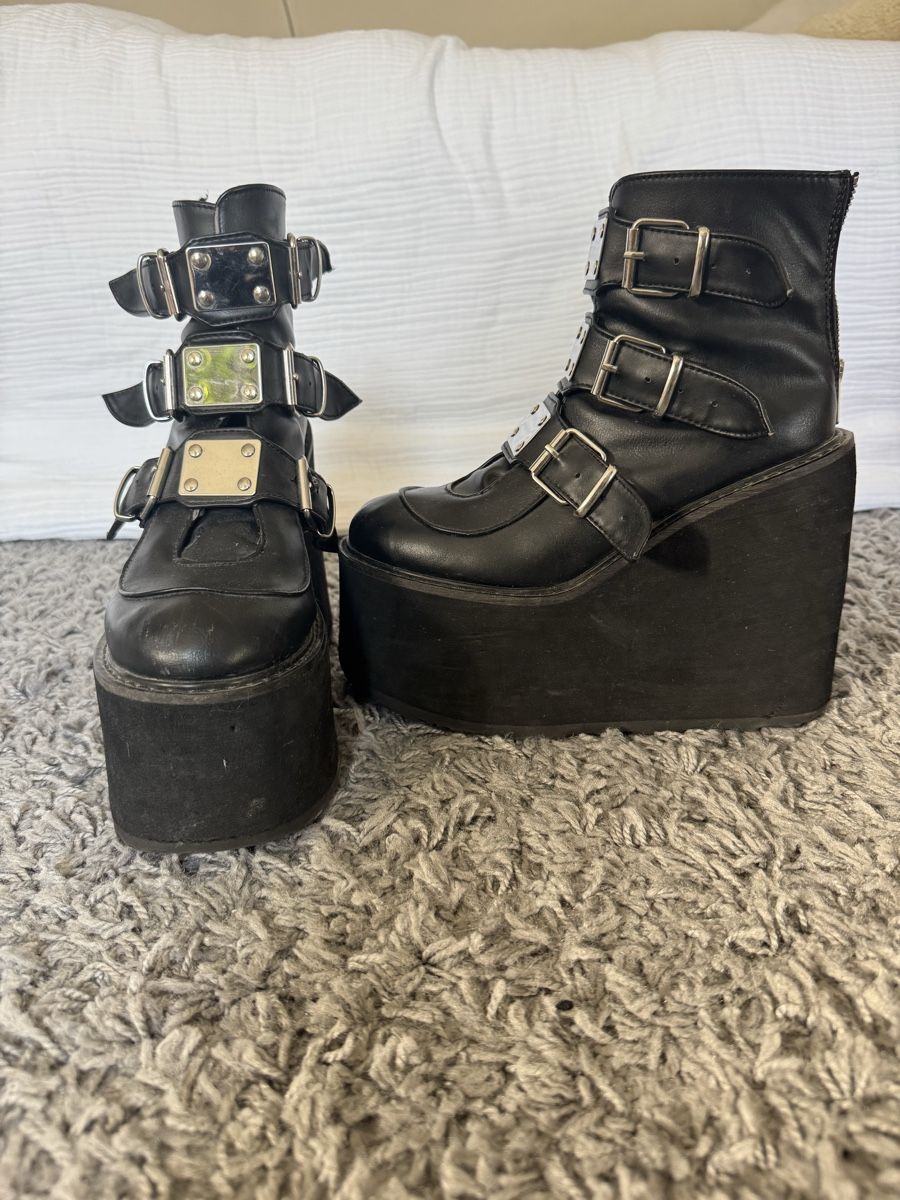 Scarpe da donna: Demonia Plateau Boots Burning Man – Usato da Zürich venduto da mugge_91 1