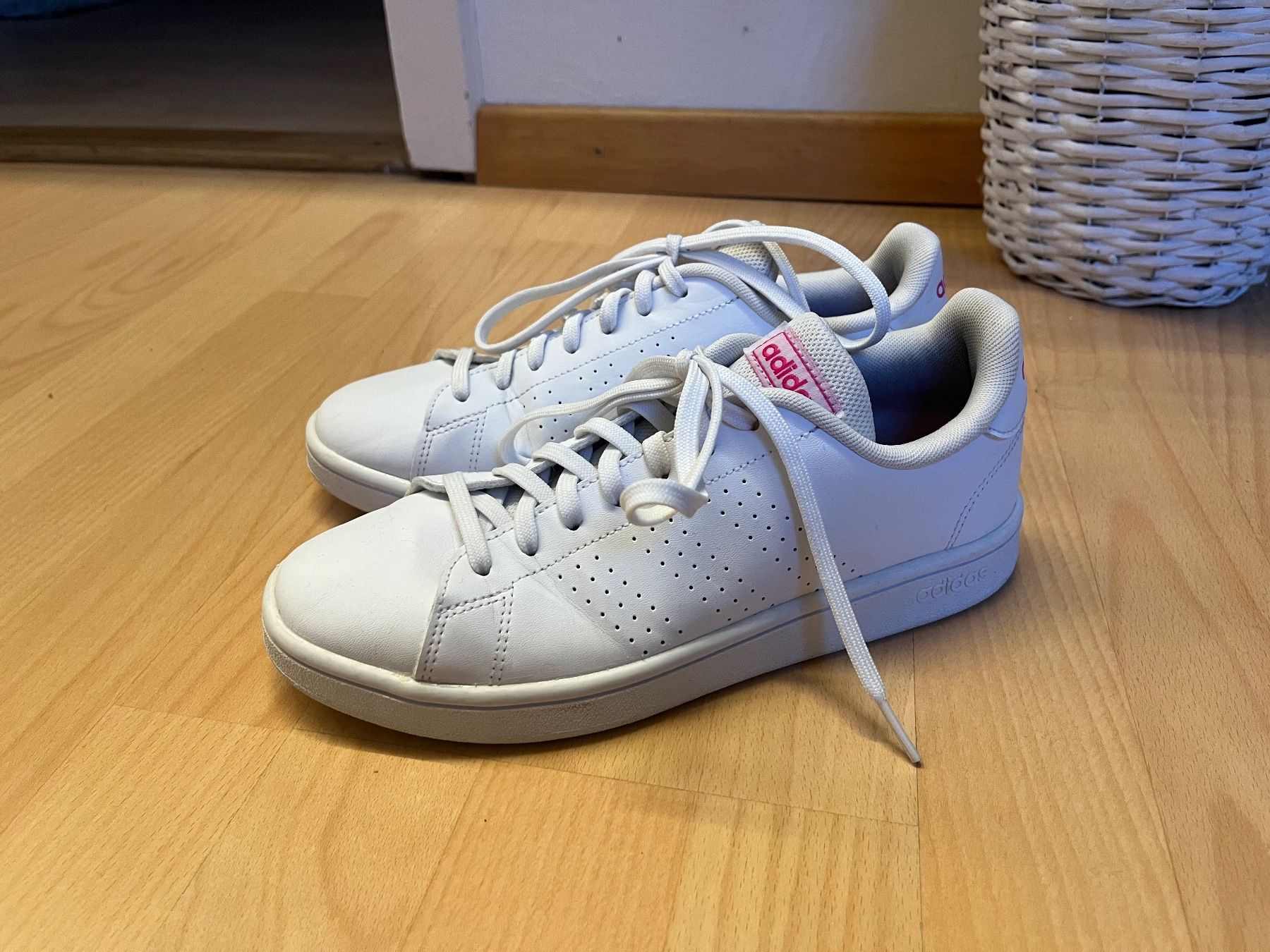 Damenschuhe: Sneaker Adidas, Grösse 39, getragen – Gebraucht aus Heerbrugg von R.St27