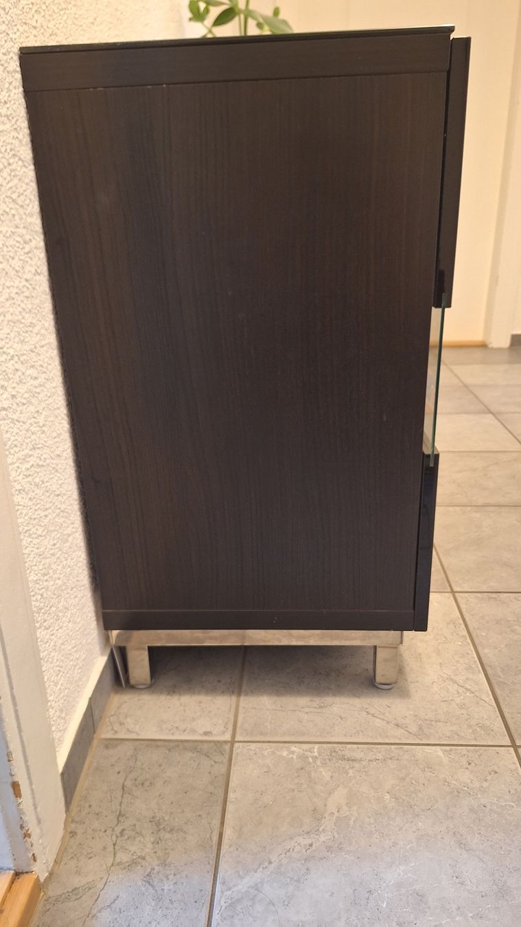 Cassettiere: Elegantes Hochglanz-Sideboard schwarz mit Glasablage – Usato da Zürich venduto da joh_5qf9 6