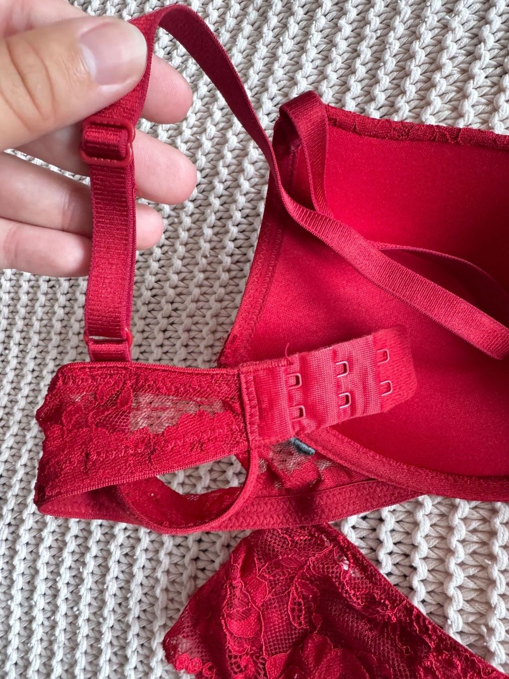 Altra biancheria intima: Ensemble lingerie rouge – Usato da Montreux venduto da Izapechee 3