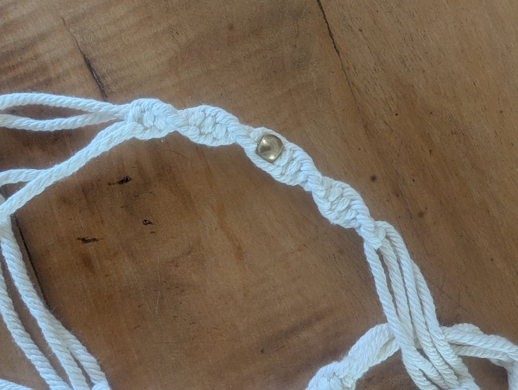 Tutte le decorazioni: Makramee Pflanzenampel mit goldigen Perlen – Usato da Zürich venduto da DebsBre 1