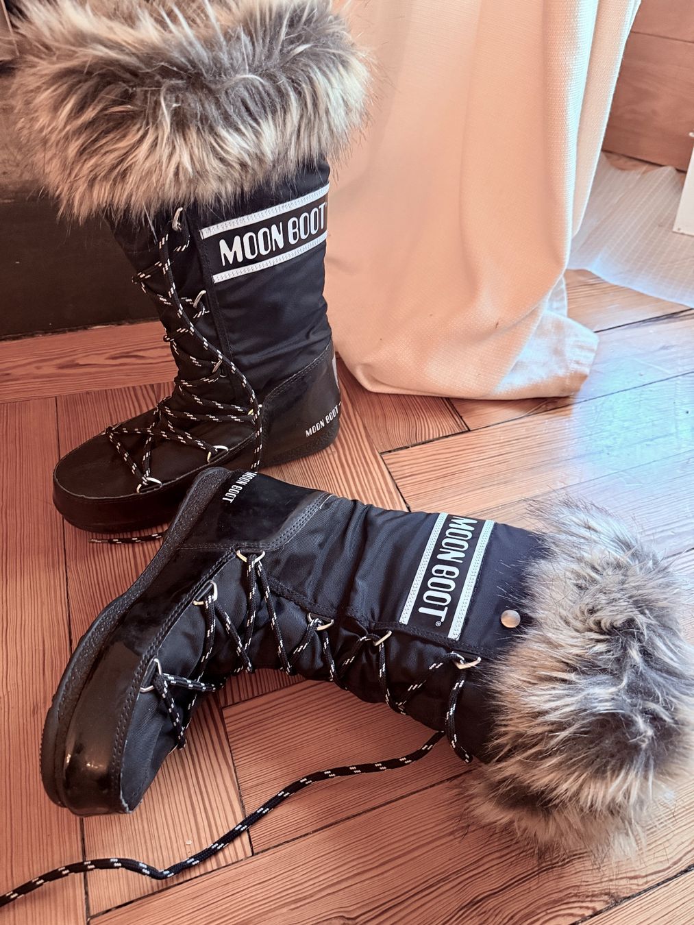 Moon Boot Scarpe da donna: Schwarze MOONBOOTS mit Kunstpelz – Nuovo (secondo la descrizione) da Genève venduto da mar_g5r2 2