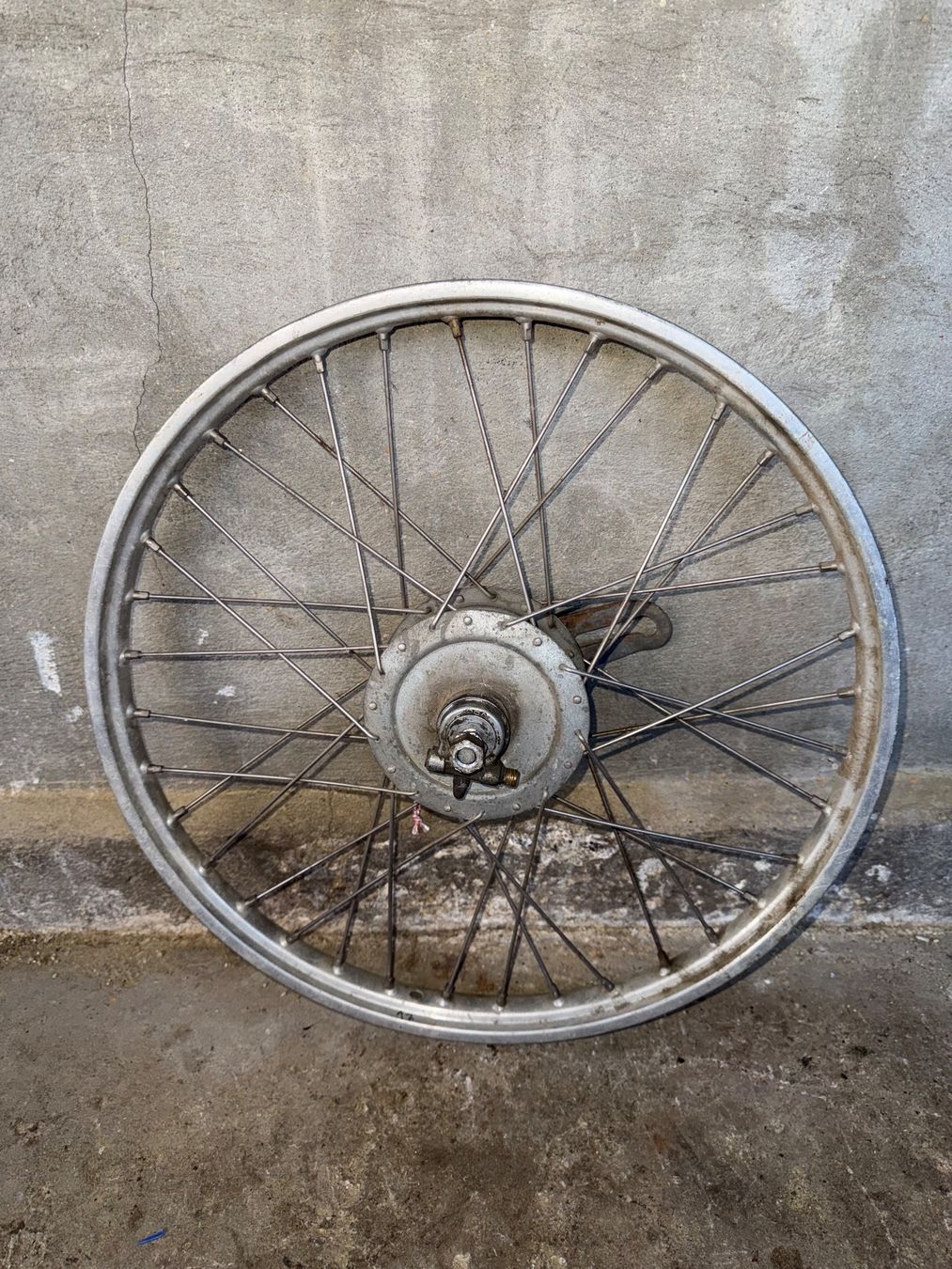 Sachs Parti ricambio per ciclomotori: Sachs Mofa Speichen Vorderrad 17 Zoll – Usato da Fahrni b. Thun venduto da berger_tuning34 4