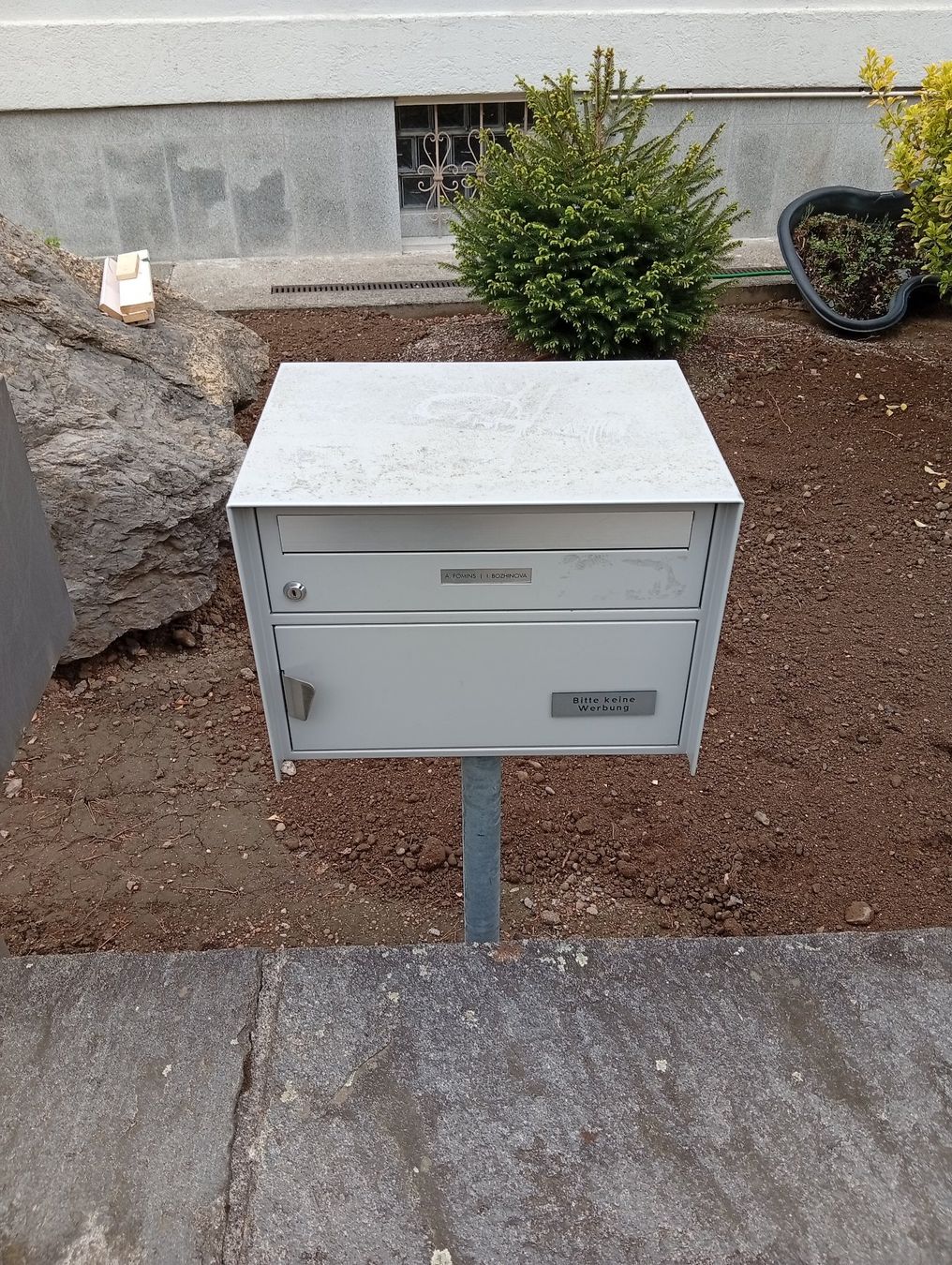 Altro per la casa: Weisse Briefkasten mit Standbein – Usato da Dietikon venduto da fom_6f5k