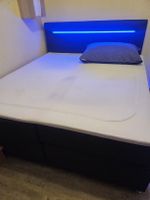 Boxspringbett schwarz mit LED-Beleuchtung gebraucht