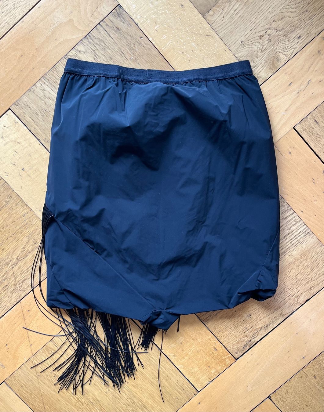 Rick Owens Gonne: Rick Owens, mini short/jupe avec franges – Nuovo (secondo la descrizione) da Genève venduto da dachaw 2