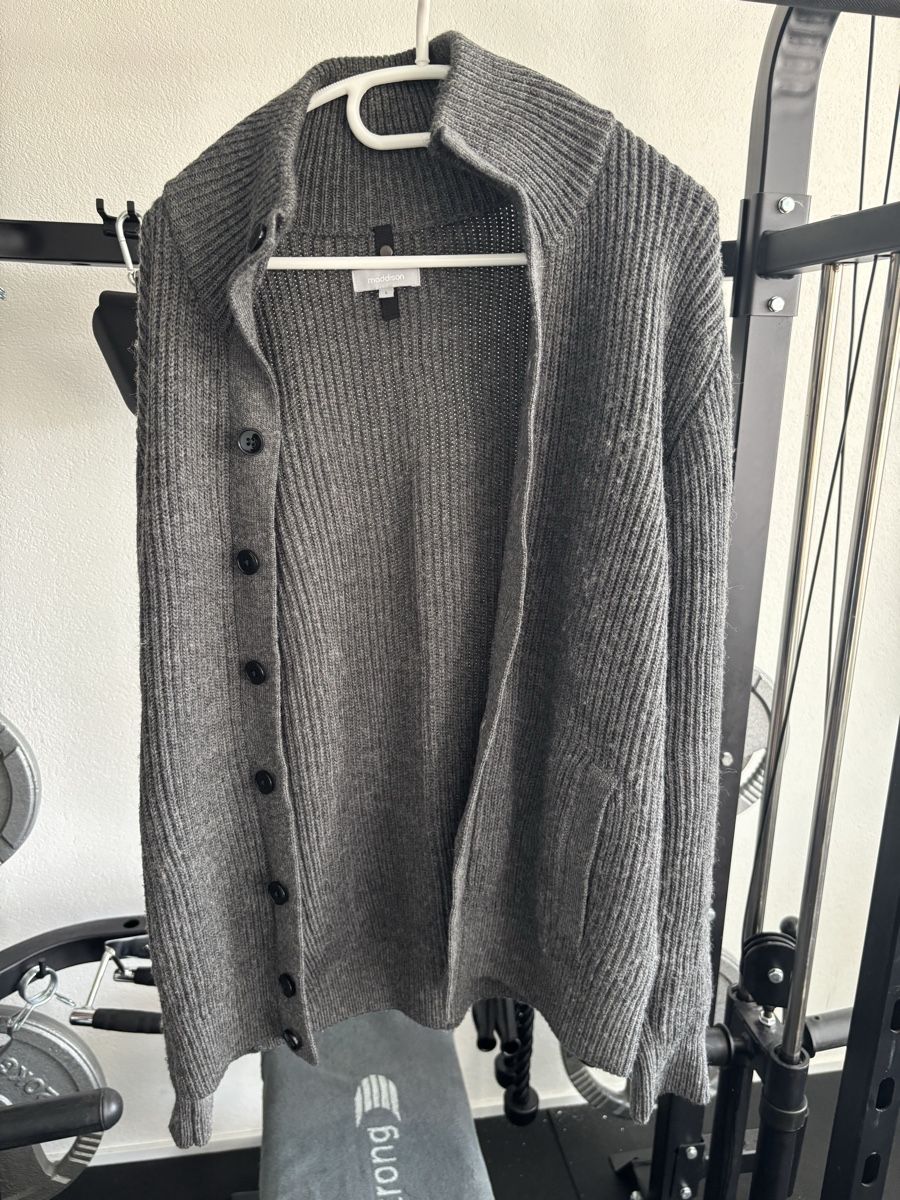 Maddison Maglioni & Felpe: MADDISON Strick-Cardigan, Pullover, L, grau – Usato da Niederwangen BE venduto da V.Fernandes 1