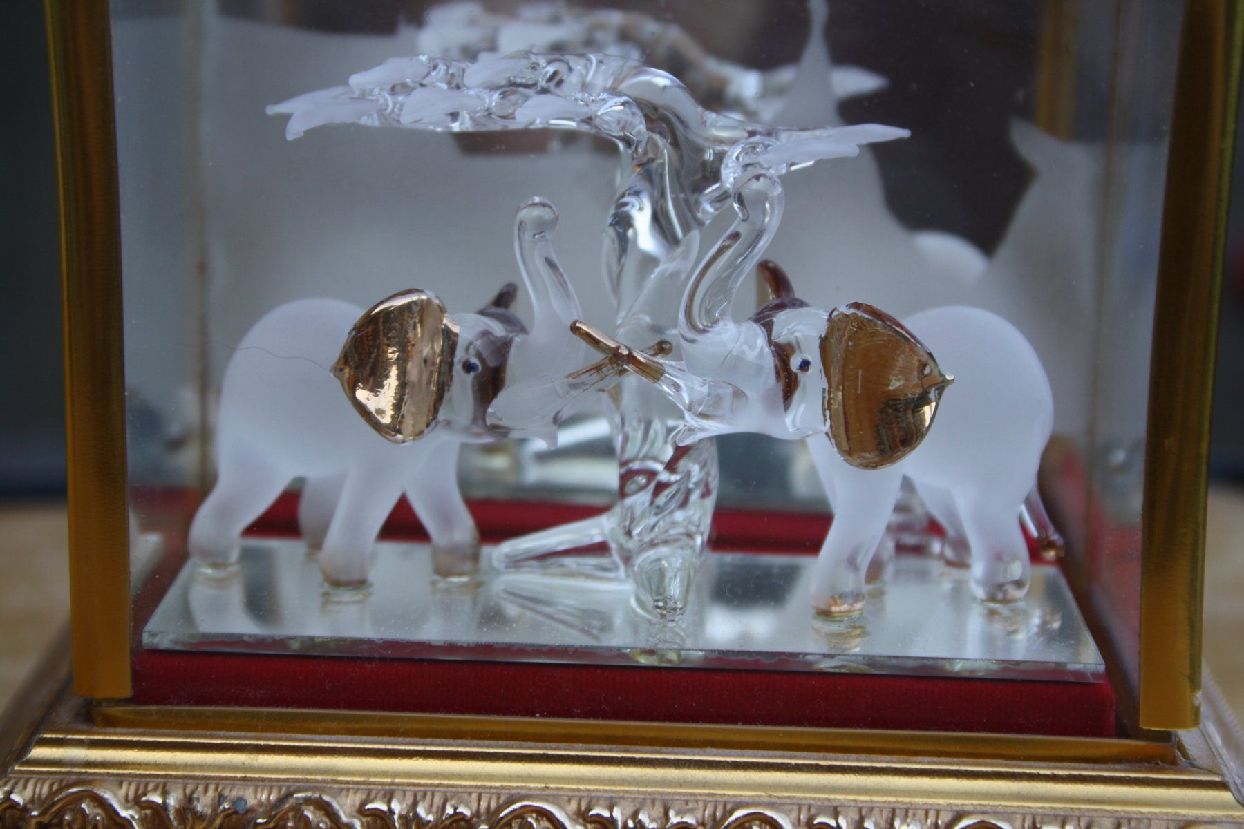 Statuette: GLAS ELEFANTEN IN GLASBOX MIT BAUM DEKORATION – Usato da Wauwil venduto da Pneuedy 6
