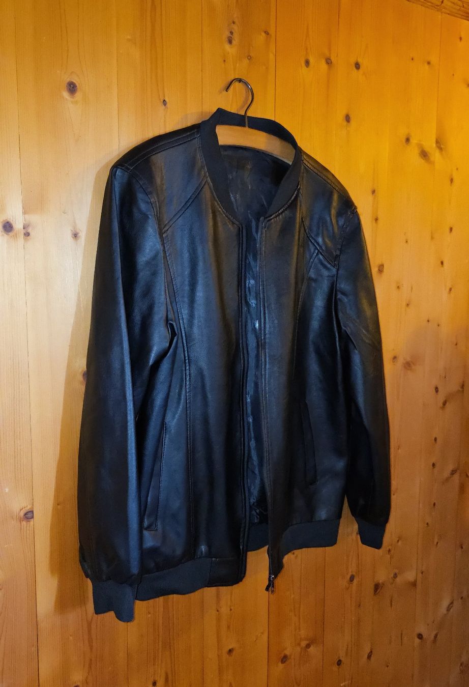 Giacche: Stylische schwarze Bomberjacke – Usato da Wald ZH venduto da swi_lzk6 6