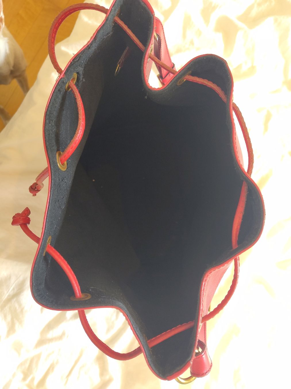 Louis Vuitton Taschen für Damen: Louis Vuitton Grand Sac Noé rot – Gebraucht aus Zürich von karinwenger86 1