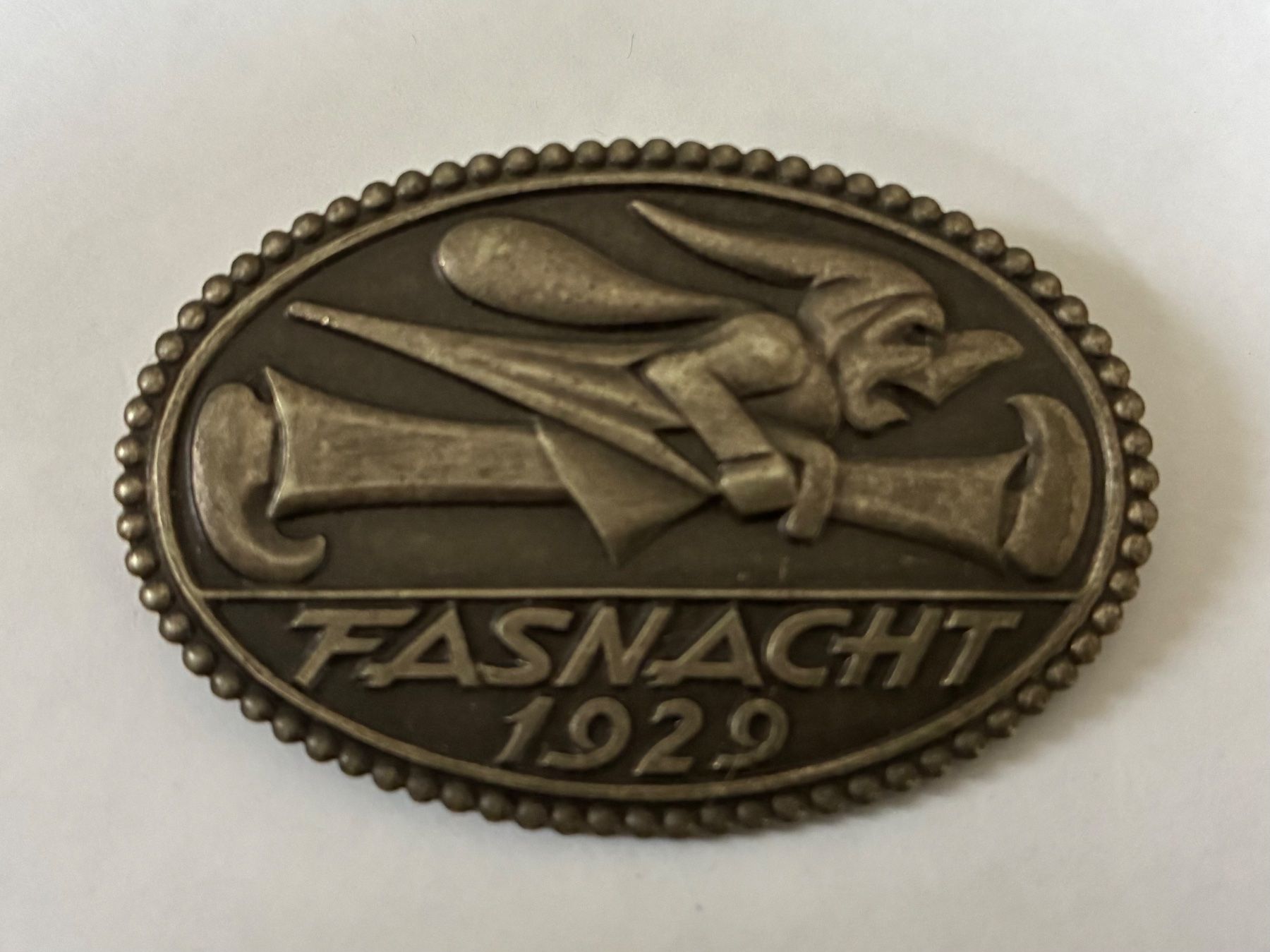 Plaketten & Abzeichen: Basler Silber-Fasnachtsplakette 1929 – Gebraucht aus Riehen von freestyle_buttons