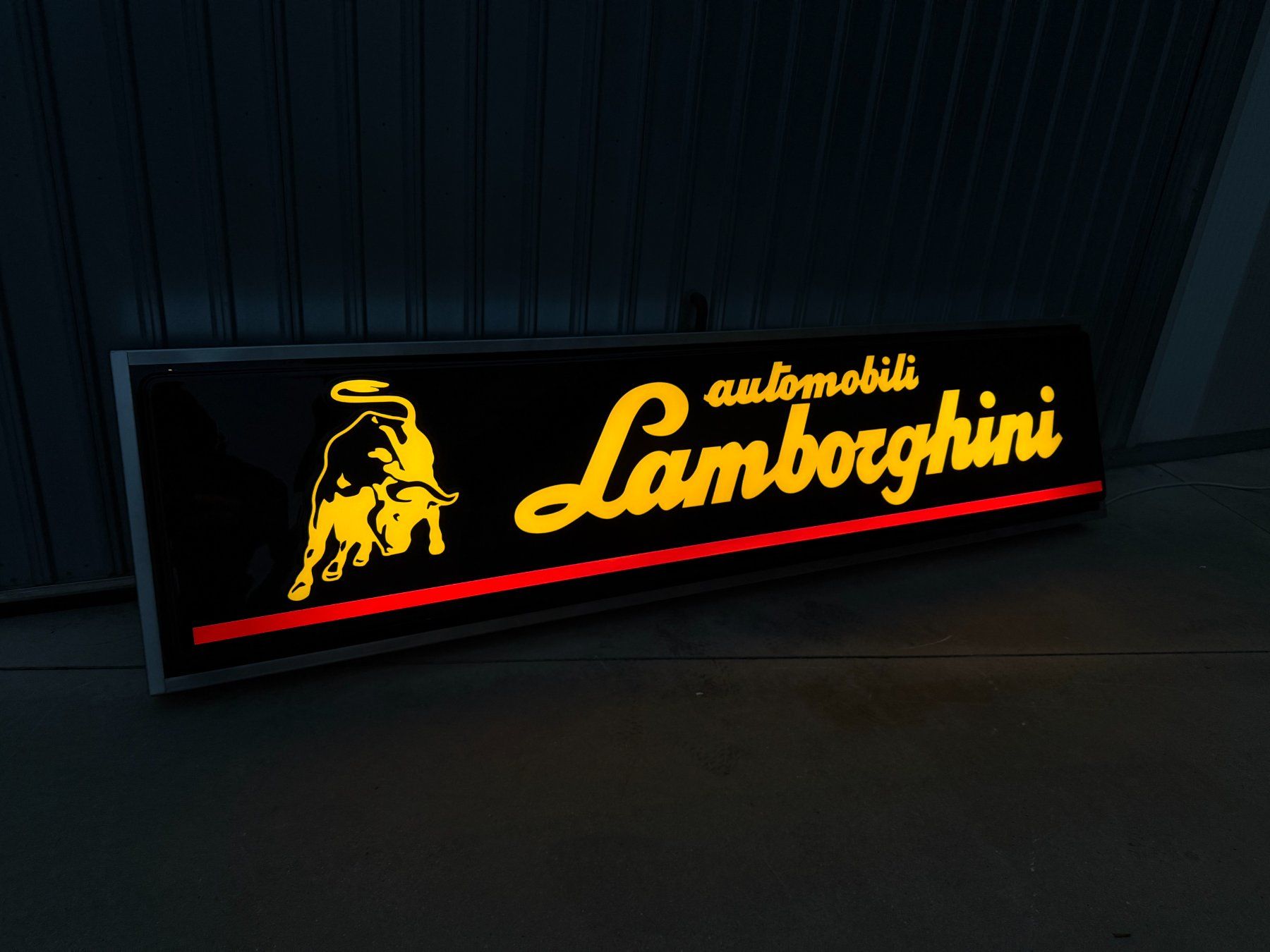 Lamborghini Insegne: Insegna luminosa Lamborghini – Usato da san giovanni teatino venduto da difulvioracing