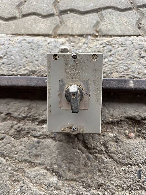 Schalter: Matériel électrique - interrupteurs – Gebraucht aus Lentigny von EcuProd1 1
