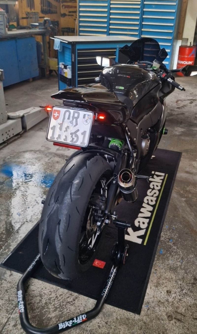 Kawasaki Strada: Kawasaki ninja zx 10r – Usato da Chur venduto da Joel88 1