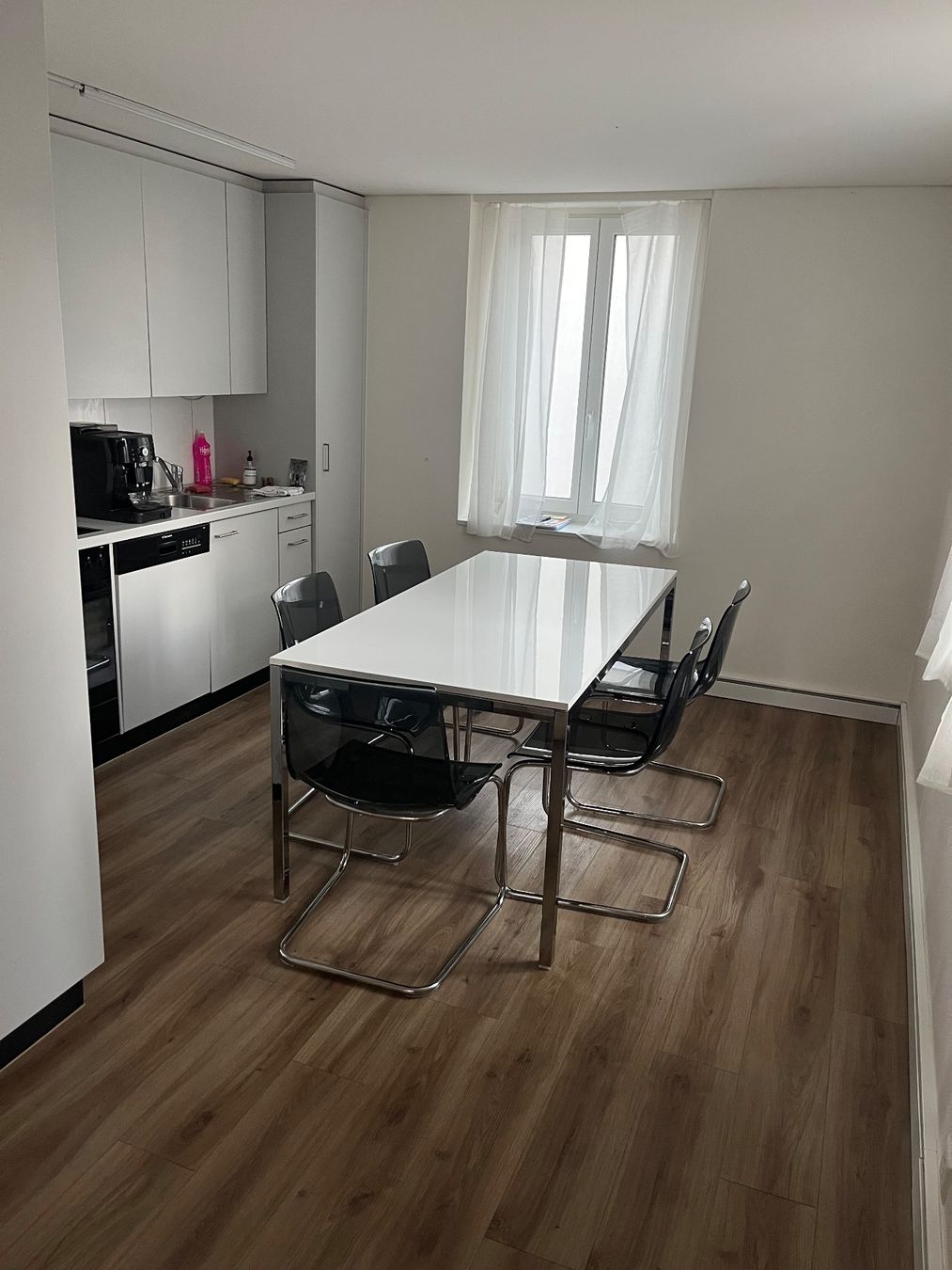 Set di tavolo e panche: Tisch mit 5 Stühlen – Usato da Dietikon venduto da lau_c7tw