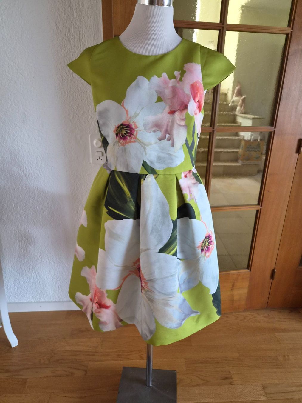 Ted Baker Vestiti: Ted Baker Sommerkleid, Gr 36, neuwertig – Nuovo (secondo la descrizione) da Unterentfelden venduto da hofa01
