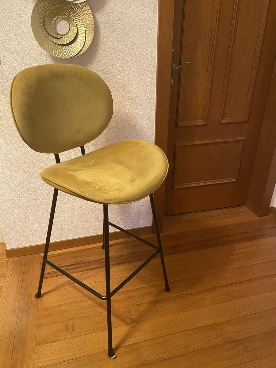 Maisons du monde Sgabelli: 2 Barhocker mit Metallfüssen – Nuovo (secondo la descrizione) da Beromünster venduto da sar_kn2d