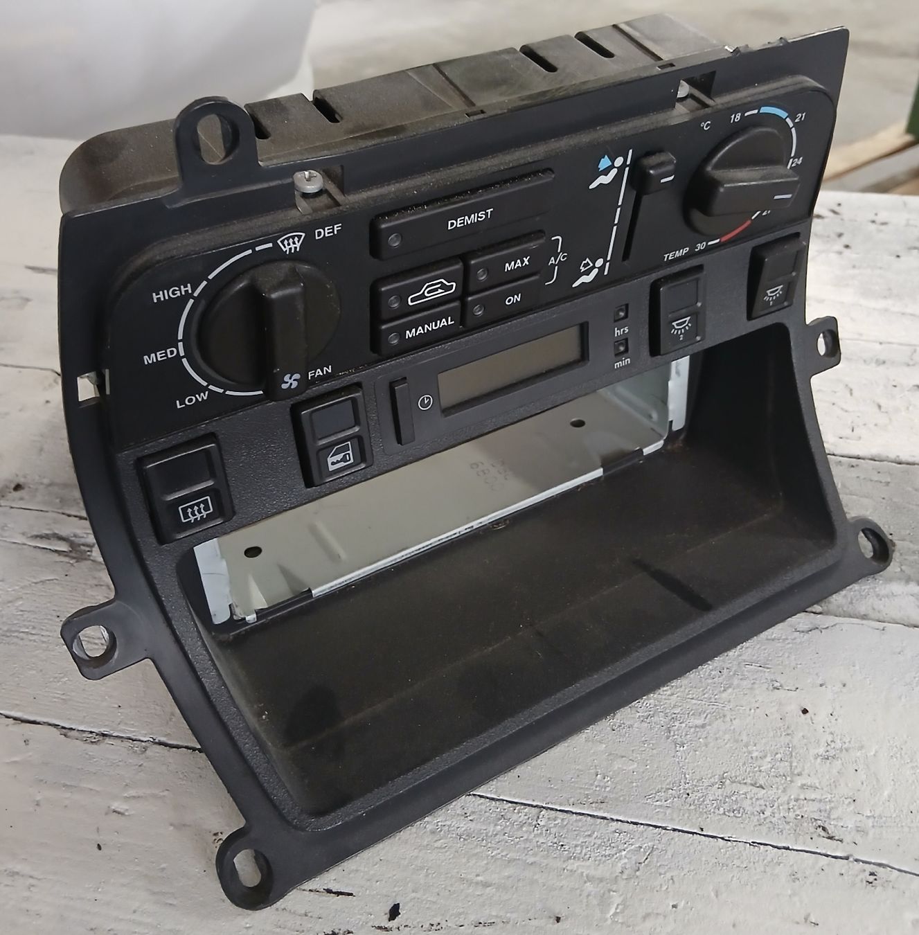 Jaguar Toutes les pièces auto: Commande de ventilation Jaguar XJ40 – D'occasion à la heutte par Auto-stock