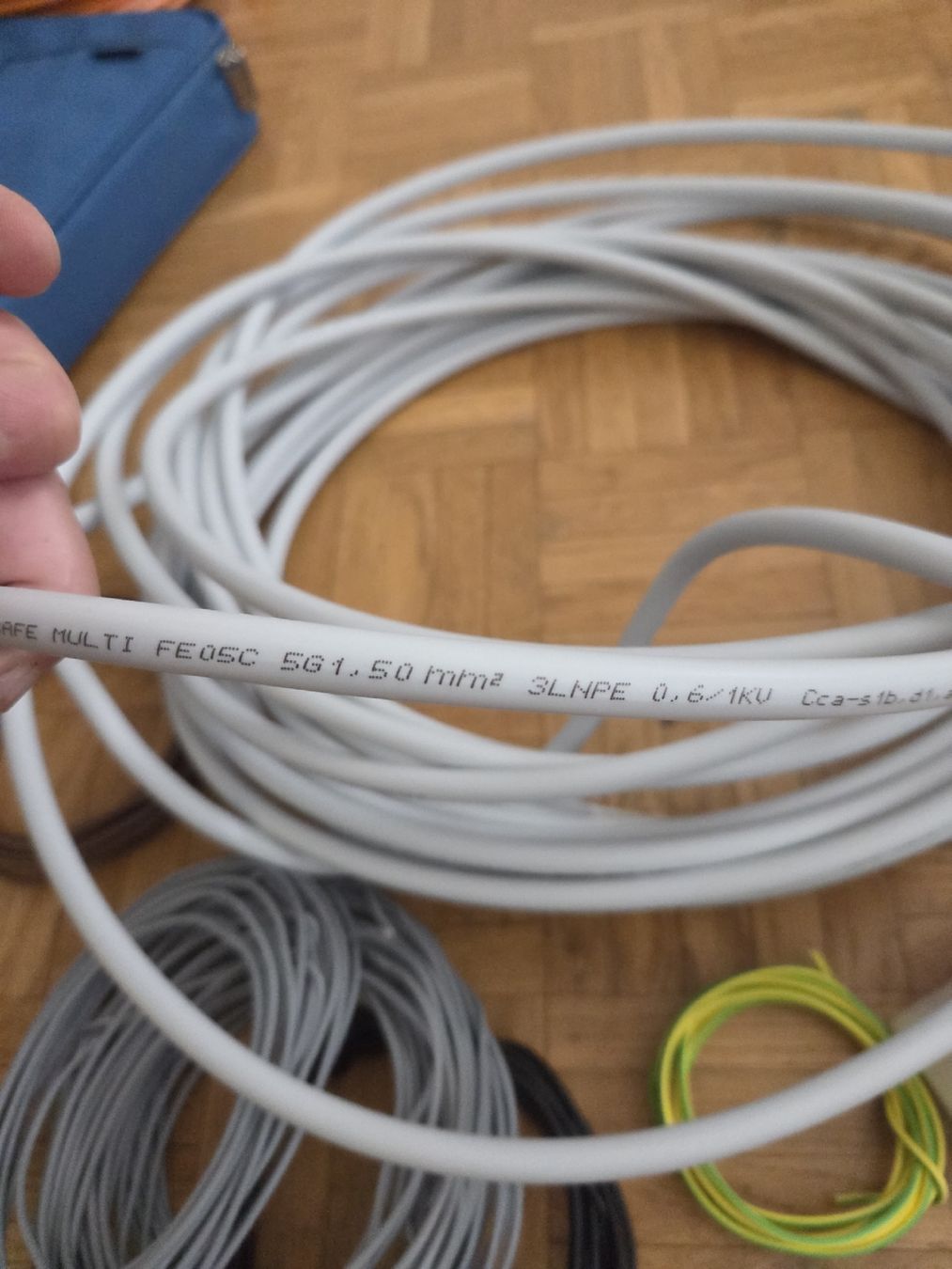Kabel: Diverse Kabel und Schweizer Steckdose – Gebraucht aus Zürich von Shiva79 2