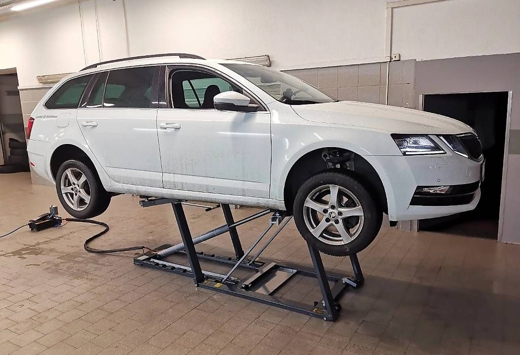 Hebebühne & Wagenheber: Mobile Scheren Hebebühneoriginal 5500 KFZ Hebebühne – Gebraucht aus Obernau von san_876m 2