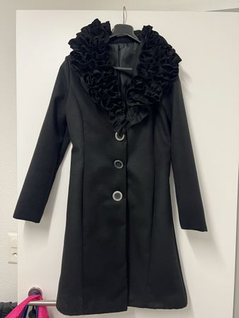 Wintermantel, Gr. S, Schwarz mit Rüschen-Kragen