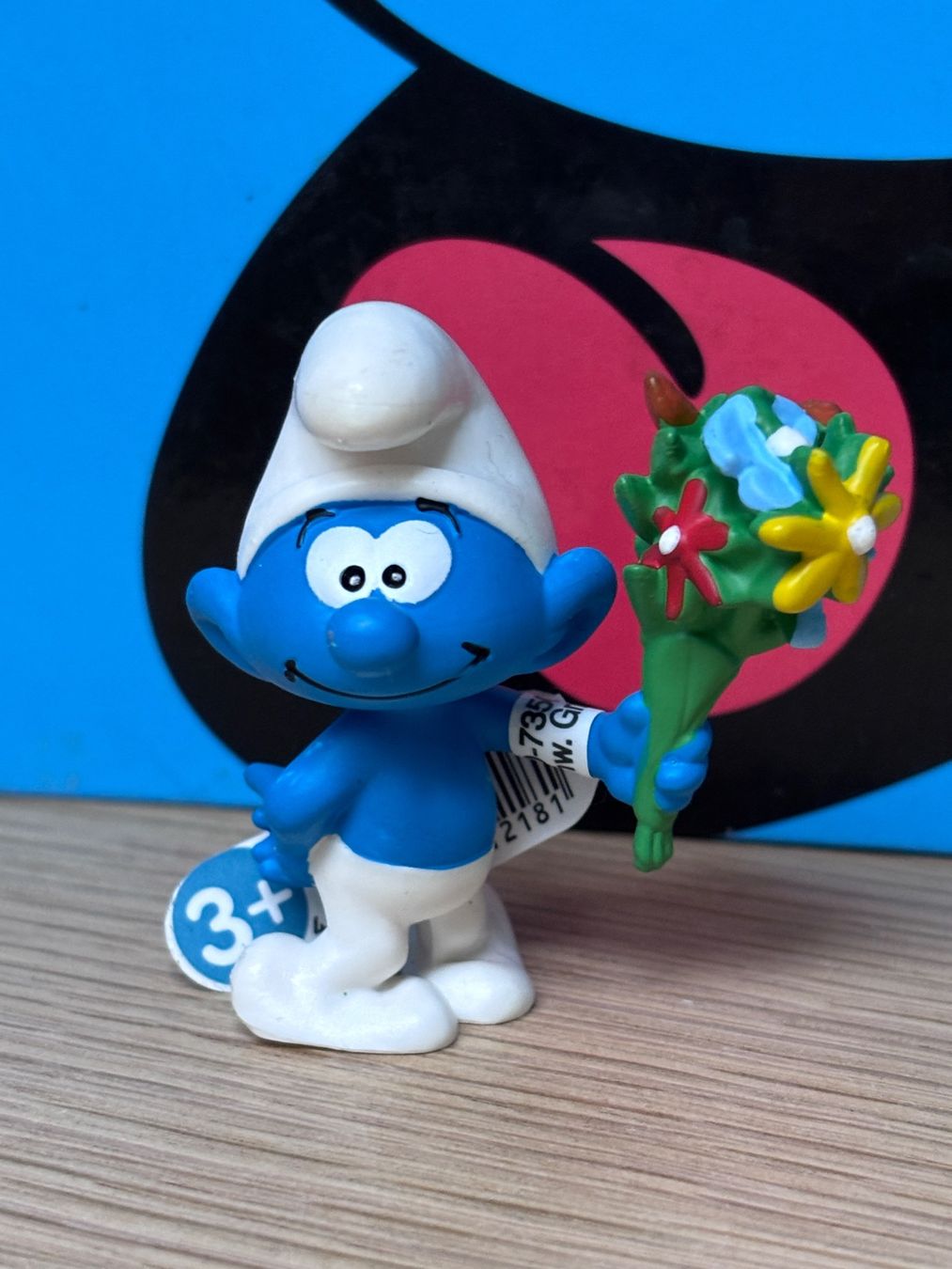 Schleich Statuette: Schlumpf mit Blumenstrauss – Nuovo (secondo la descrizione) da Lyss venduto da Duckszone