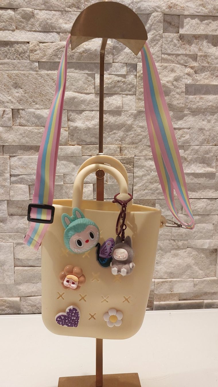 Borse & Zaini: LABUBU Tasche Unikat – Nuovo e nell'imballaggio originale da Hittnau venduto da Razorback_1971