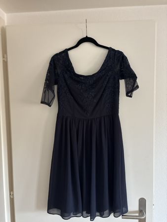 Kleid dunkelblau Spitze Grösse 38 (S/M) neuwertig 
