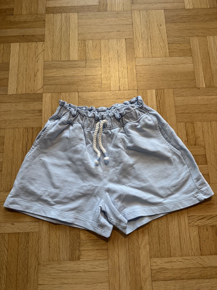Zara Pantaloni: Zara Shorts, Grösse 122 – Usato da Kleinandelfingen venduto da les_gb7w