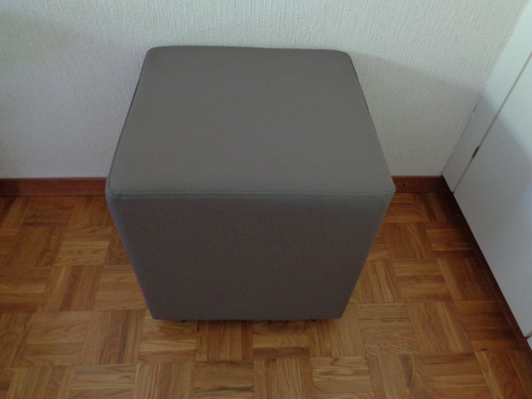Sgabelli: Pouf en cuir – Nuovo (secondo la descrizione) da Orbe venduto da noah_01