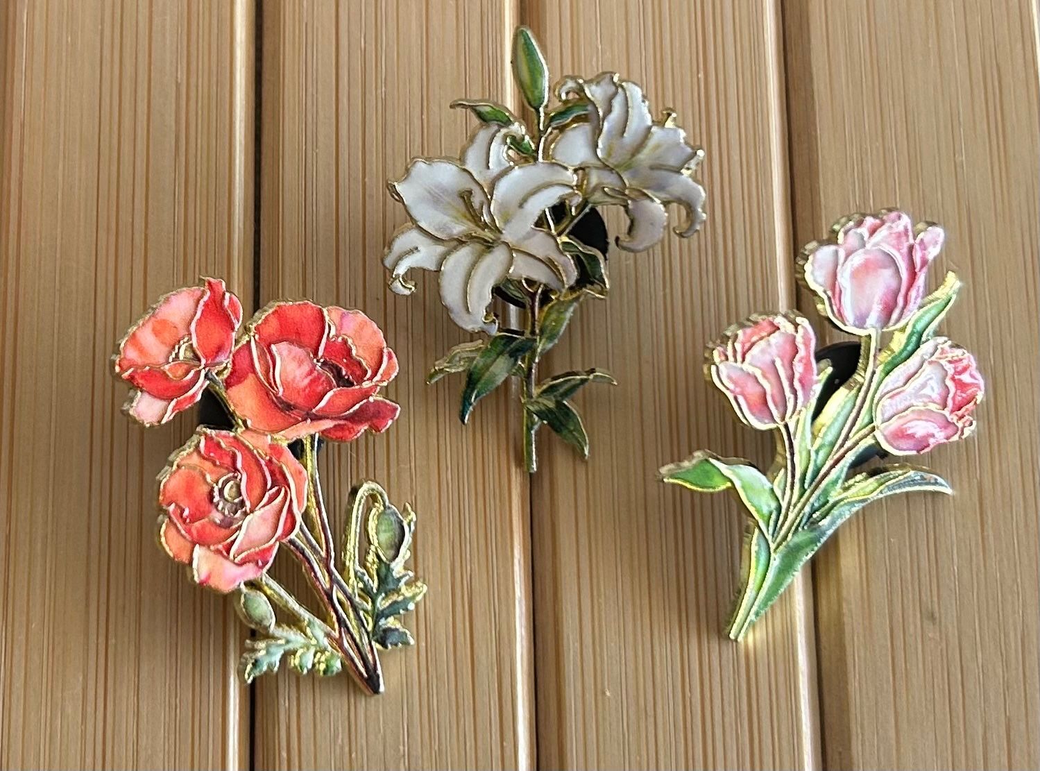 Plaketten & Abzeichen: 3x Pin Blumen – Neu und originalverpackt aus Geneve von vane267
