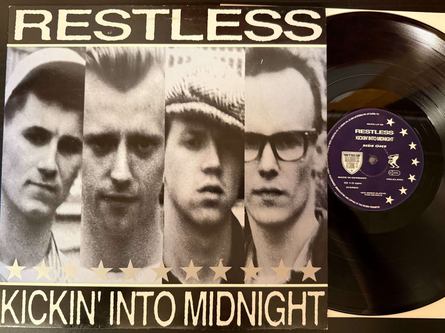 Dischi in vinile: Restless – Kickin' Into Midnight [LP DE 1990] – Usato da Tamins venduto da Dark-Skull-Vinyl