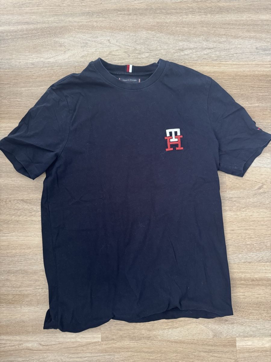 Tommy Hilfiger T-shirt: Tommy hilfiger – Usato da Sierre venduto da jen_w8vt