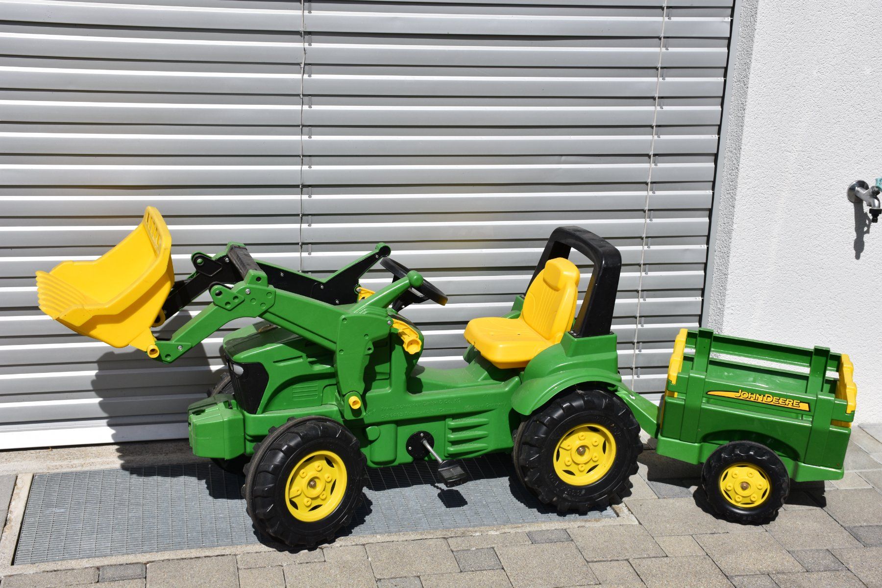 John Deere Fahrzeuge für Kinder: Kinder Traktor John Deere mit Anhänger – Gebraucht aus Aarwangen von Flightmusic 1