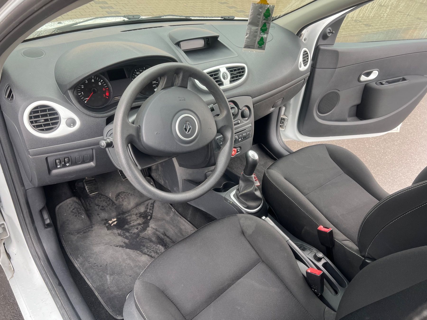 Renault Autos: Renault Clio 1.2 Kombi weiss mit MFK – Gebraucht aus Eschenz von steyr-92 6