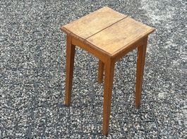 Holztaburett / Beistelltisch im Vintage-Stil zu verkaufen