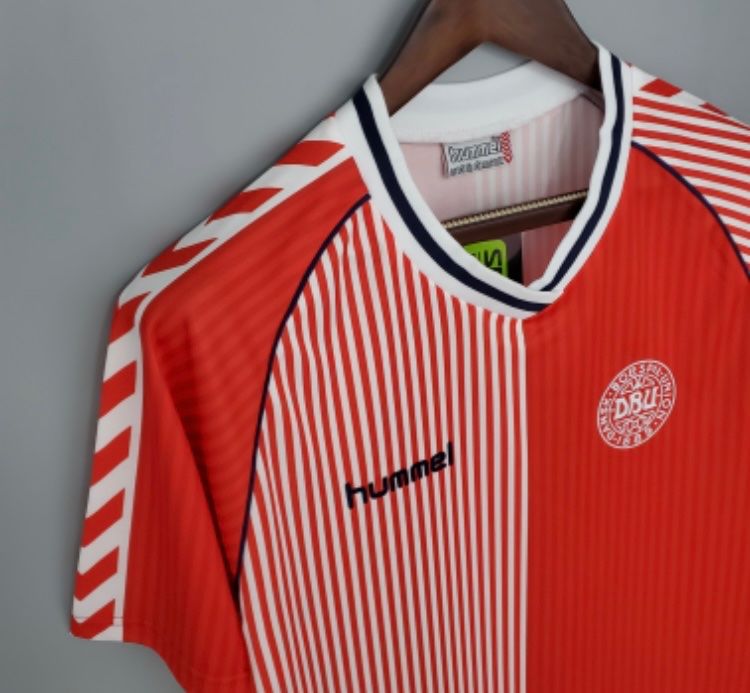 Hummel Canottiere & Pantaloni: Trikot Dänemark, WM 1986,  Grösse L – Nuovo e nell'imballaggio originale da Dällikon venduto da robisport 1