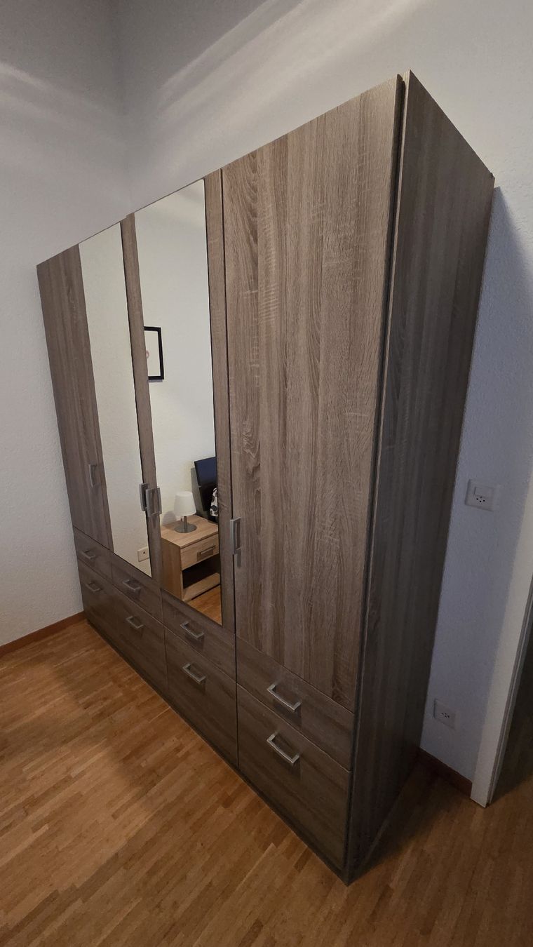 Armadi: wardrobe 180cm wide 188 tall – Usato da Düdingen venduto da fractale