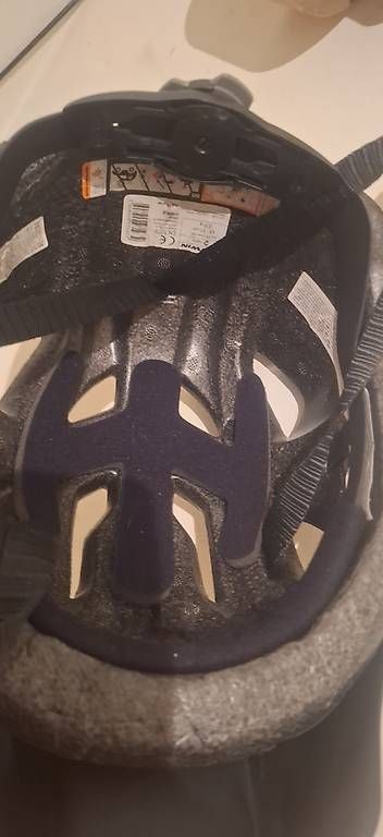 Casques: Casque de vélo  – D'occasion à Lausanne par gdu_y8kp