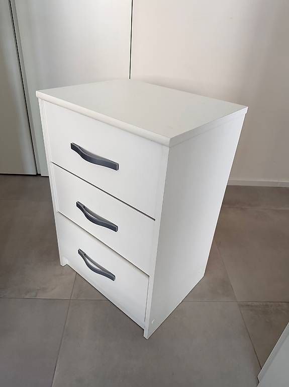 Tables de nuit: 2 comodini bianchi – D'occasion à Basel par StefdeBale 1