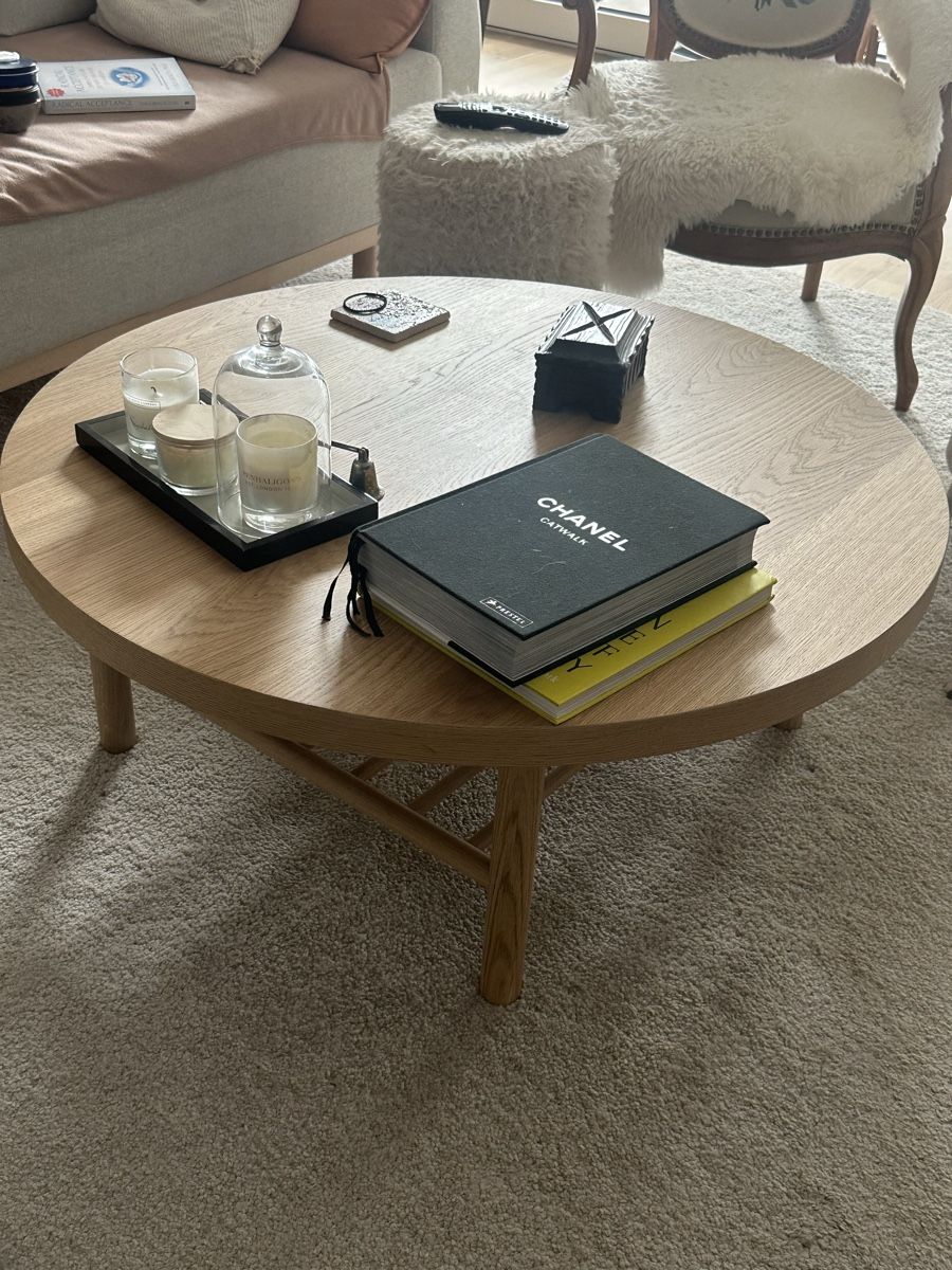 Tavoli: Round Coffee Table - like new – Nuovo (secondo la descrizione) da Zug venduto da ana_2mbl