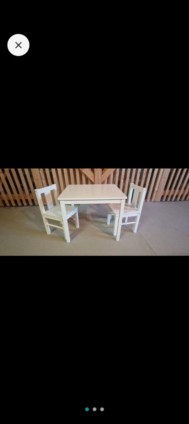 Ikea Set di tavolo e panche: Kindertisch mit 2 Stühlen  – Usato da Zug venduto da Alica
