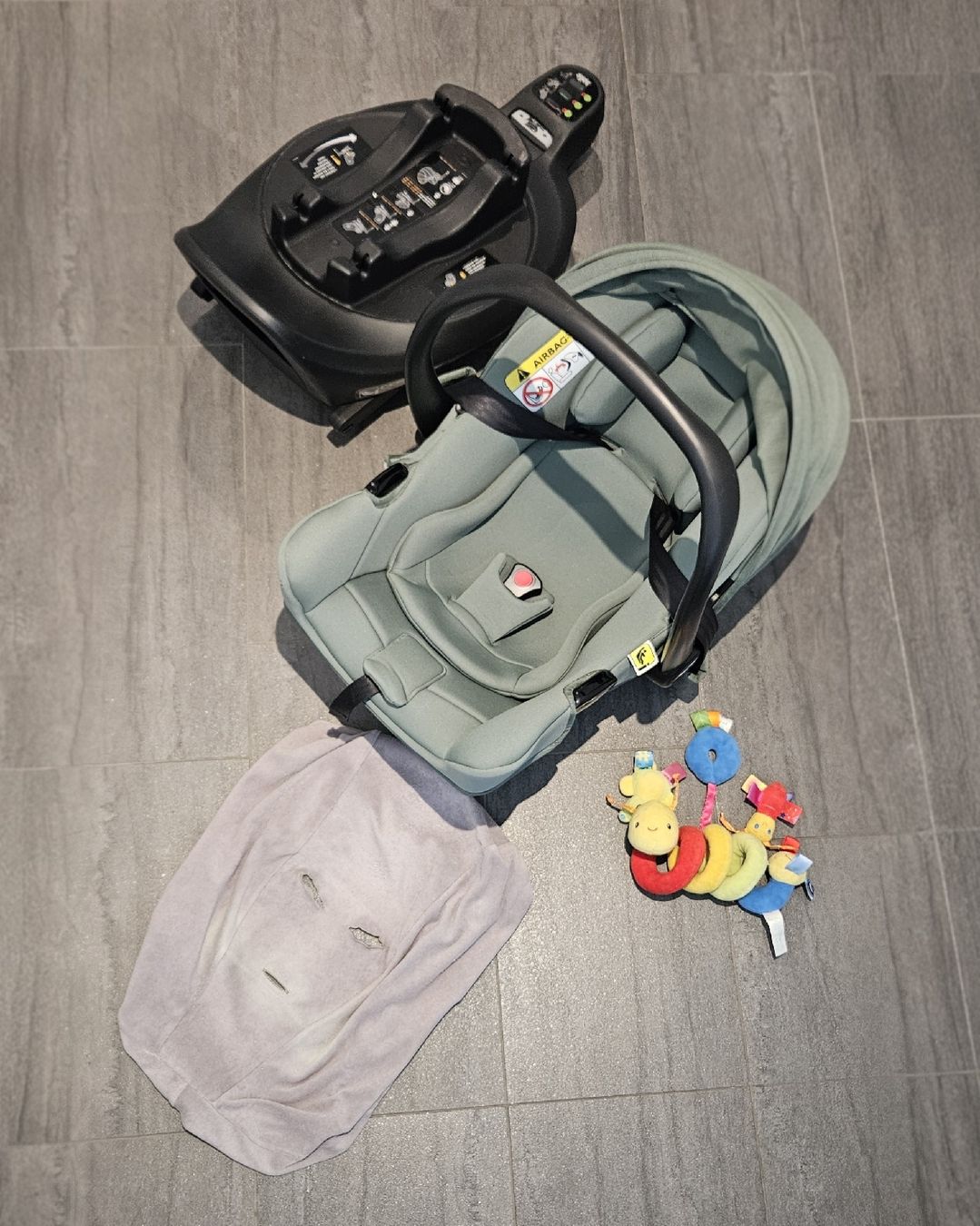 Joie Auto-Kindersitze: Joie i-Snug 2 Babyschale Kindersitz Auto – Gebraucht aus Rotkreuz von Kaffitanteli