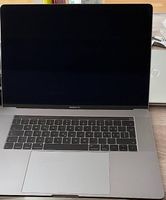 MacBook Pro 15 i7 / 16GB / 256GB Defekt