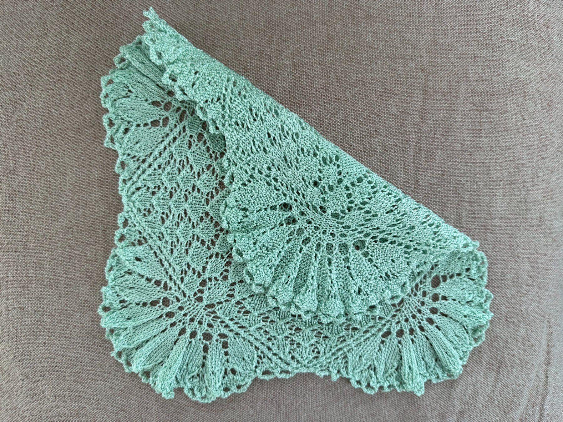 Sottobicchieri: SPITZENDECKCHEN   HANDARBEIT   HANDGESTRICKT  MINT-GRÜN – Usato da Subingen venduto da ArtBead 4