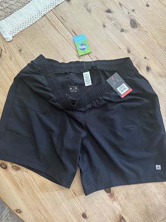 NEXT ACTIVE Shorts schwarz Grösse XL mit Etikett