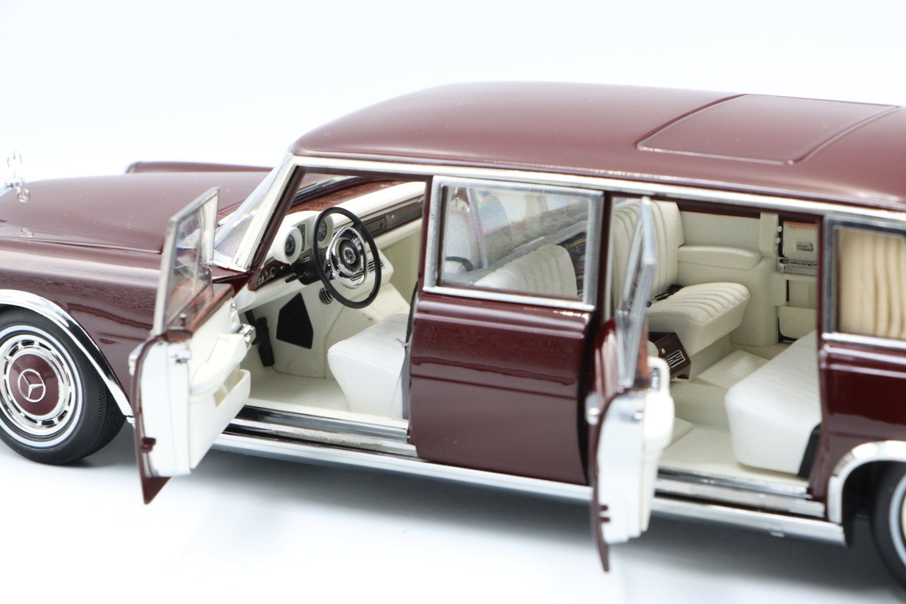Mercedes-Benz Modellini d'auto: Mercedes 600 Pullman 1964 1:18 Kengfai – Nuovo (secondo la descrizione) da Bühl b.Aarberg venduto da modelldiecast 7