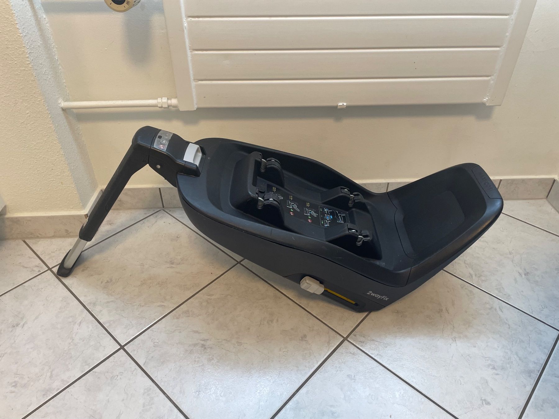 Maxi-Cosi Seggiolini per auto: Kindersitz Maxi Cosy mit Basistation – Usato da Wallisellen venduto da art_2wwm 1