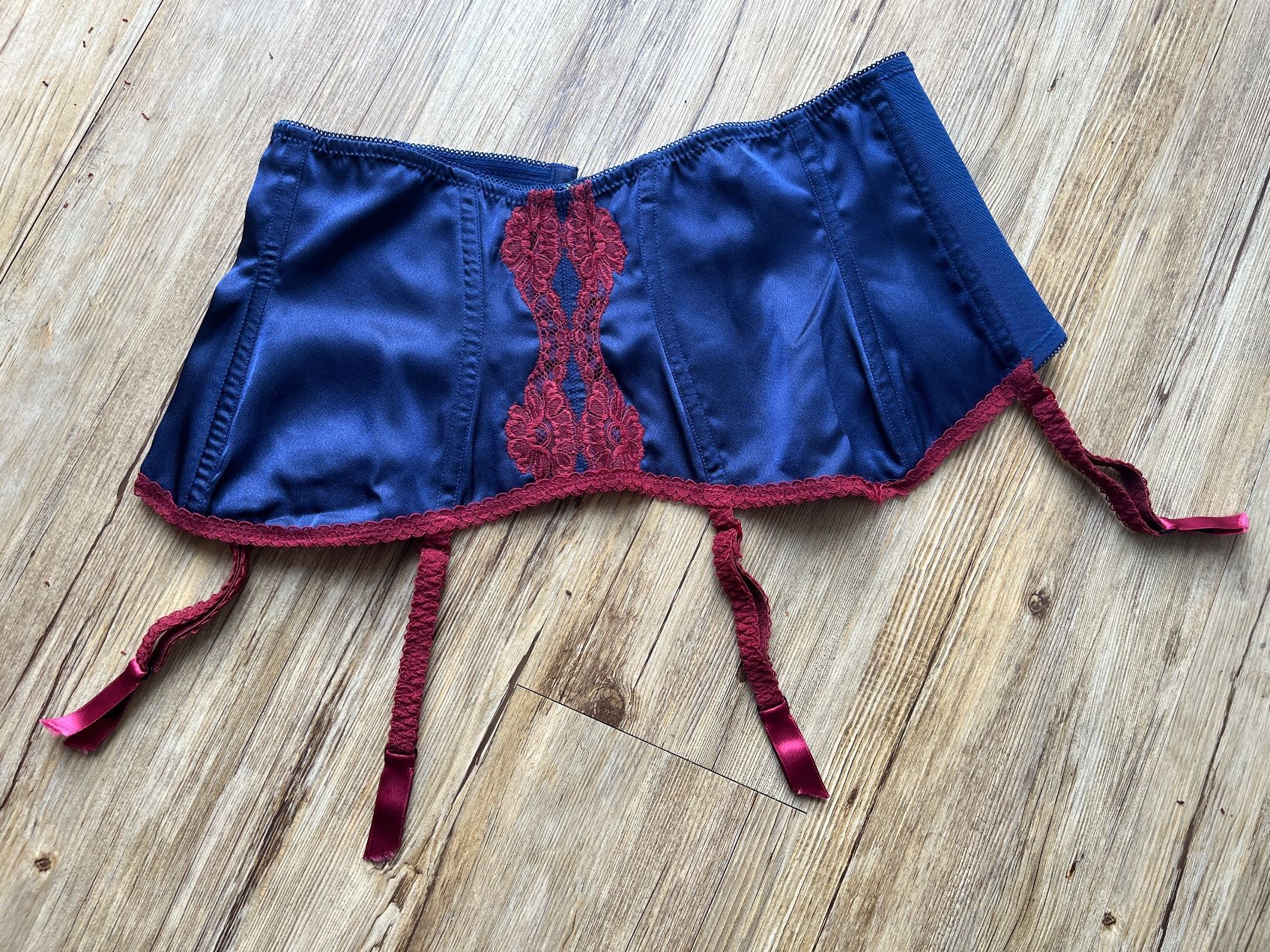 Agent Provocateur Autres dessous: Agent Provocateur Strumpfgürtel – D'occasion à Basel par aurelie.cuenot